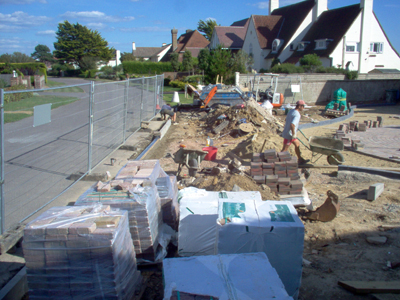 East Preston Edging blockpaving under way041.jpg